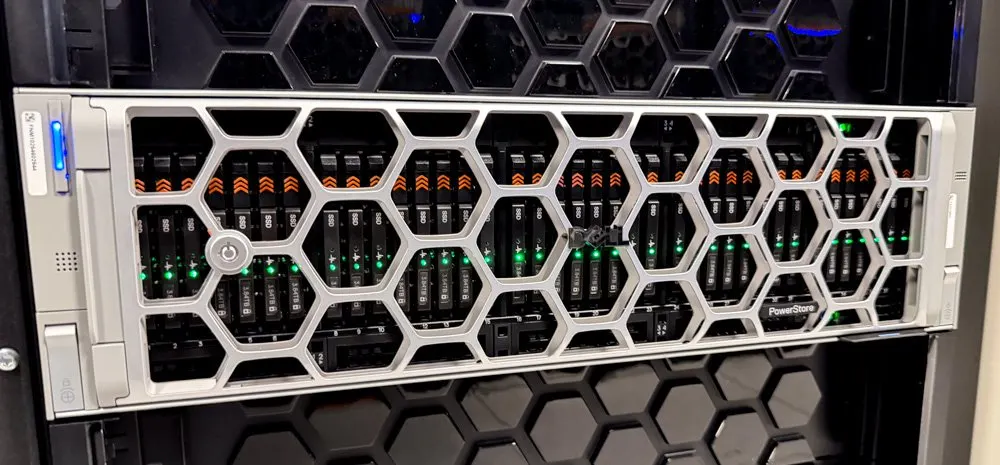 The Dell PowerStore Gen 3 3U chassis displays E3.S NVMe drive bays alongside 200GbE RDMA network ports.