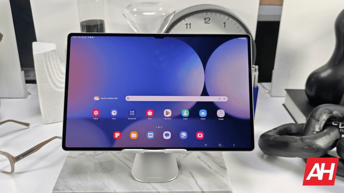 An Android tablet displays a Chrome browser launch error caused by a widespread software conflict.