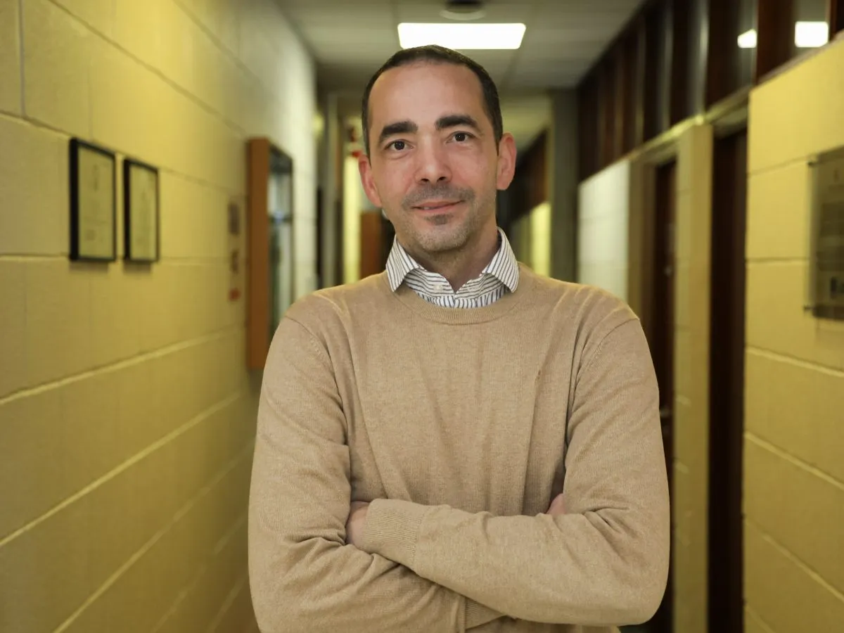 Professor George Barreto discusses his research on how hormones affect brain health and potential treatments.