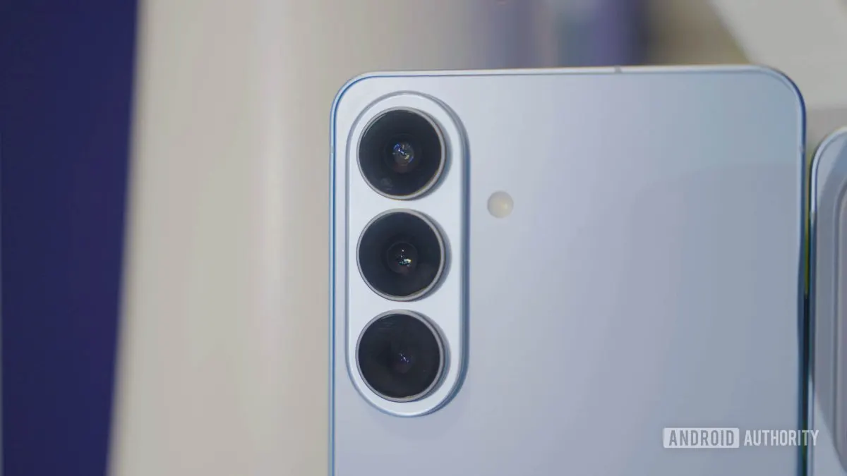 Samsung Galaxy S27 Pro rear camera array with a 200MP main sensor and 50MP ultrawide lens.