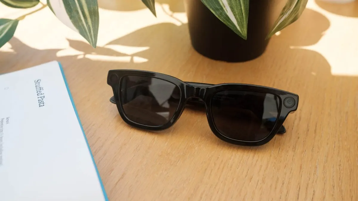 Google Android XR smart glasses developed with Warby Parker and Gentle Monster for augmented reality navigation.