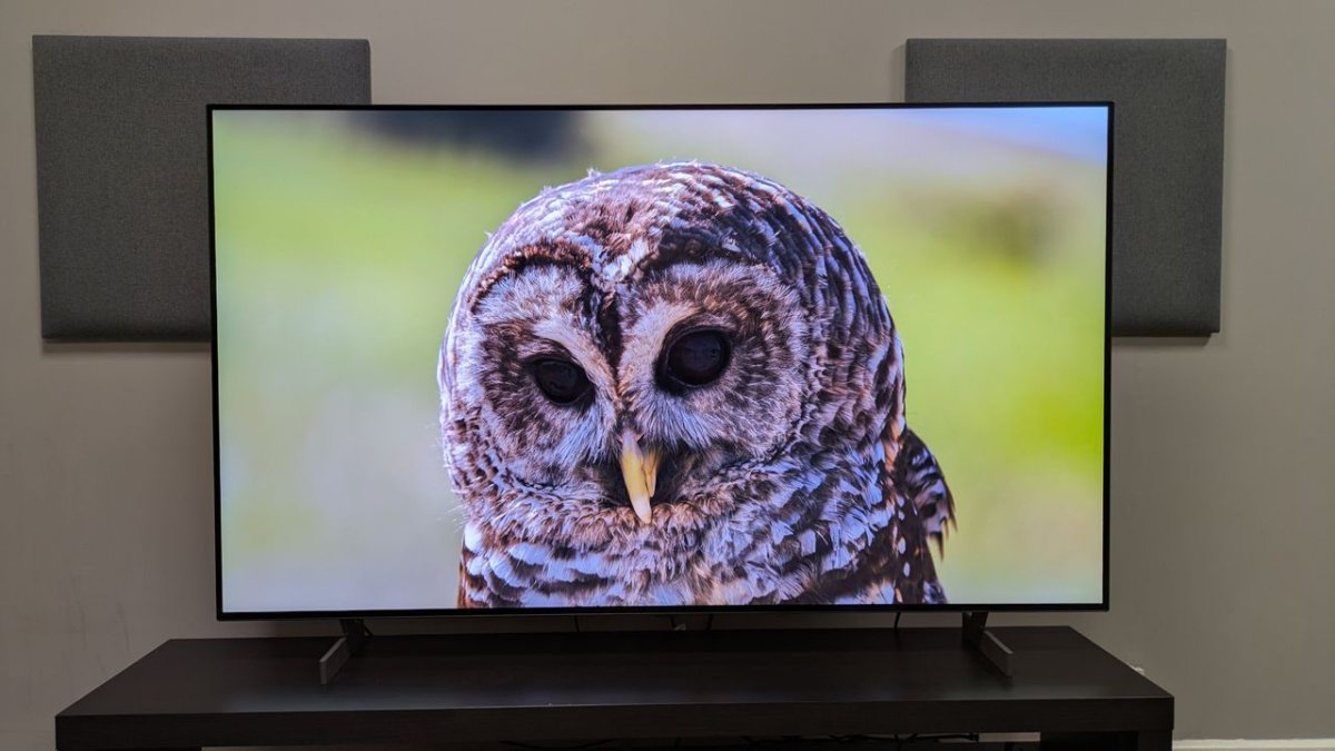 The LG B6 OLED television is shown from the front with a bright gaming display.