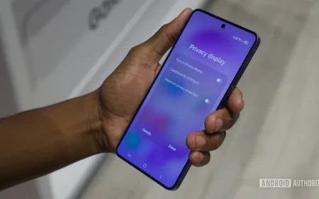 Xiaomi software privacy display compared to Samsung hardware viewing angle restriction for Android devices
