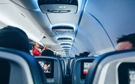 American Airlines aircraft will receive Starlink satellite internet for expanded in-flight Wi-Fi service.