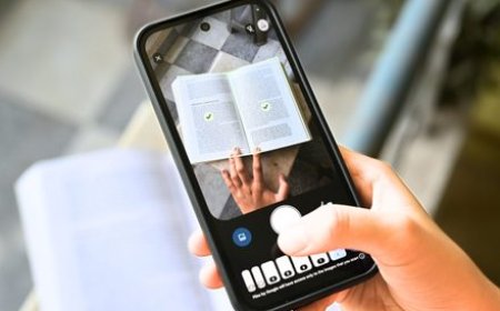 The Android document scanner interface displays smart batch scanning and duplicate detection features.