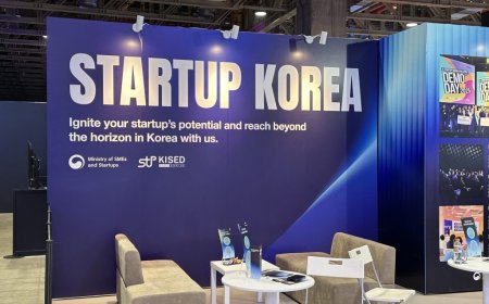 A presentation on South Korea's government-backed startup support programs at BEYOND Expo 2026.