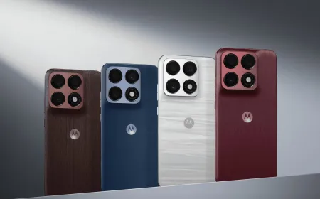 Motorola Edge 70 Pro+ smartphone highlighting its 50MP periscope camera and Dimensity 8500 Extreme chip.