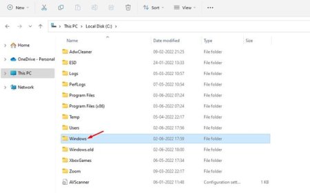 Windows 11 file explorer shows the System32 drivers etc directory containing the hosts file.
