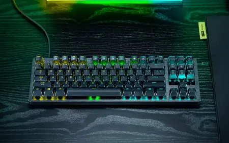 A frontal view shows the Razer Huntsman V3 TKL keyboard with analog optical switches and a compact tenkeyless layout.