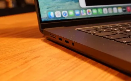 Samsung Display manufactures OLED panels for Apple touchscreen MacBook Pro.