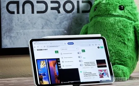 The Android 17 QPR1 Beta 3 partial screenshot toolbar displays custom area selection options on a large-screen device.