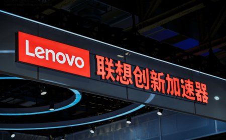 A presentation slide displays Lenovo Innovation Accelerator initiatives supporting Chinese hard-tech startups.