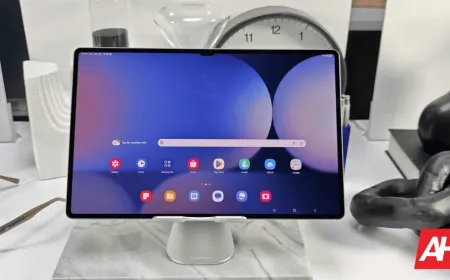 An Android tablet displays a Chrome browser launch error caused by a widespread software conflict.