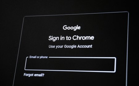The screen displays a Chrome browser silently downloading an artificial intelligence model and managing storage.