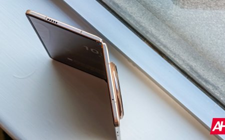 Foldable smartphones representing the three companies controlling 84% of the global market.