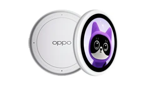 A compact magnetic circular display attaches to a smartphone for wireless live preview and remote framing adjustments.