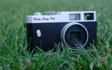 The Camp Snap Pro screen-free retro compact camera features a dedicated filter dial.