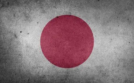 A graph illustrates Japan's population drop to 123 million in 2025 driven by aging demographics and low birth rates.