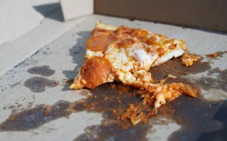 A Pizza Hut franchisee sues the parent company over AI delivery routing delays and revenue loss.