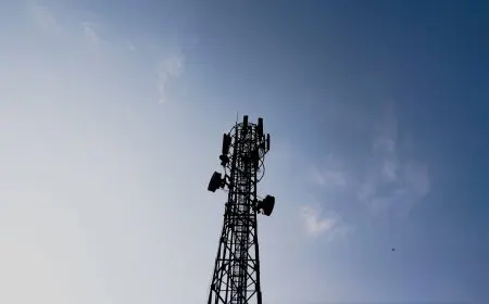 A graphic illustrating how AT&T, T-Mobile, and Verizon are combining satellite networks to expand rural wireless coverage.