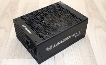 The Super Flower Leadex 2800W power supply unit features a metal chassis and modular connectors.