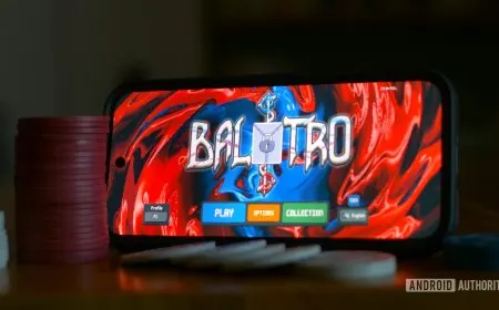 This screenshot displays Balatro mobile gameplay featuring poker card mechanics and roguelite deck building.