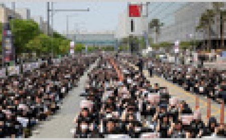 Samsung Electronics and its South Korean labor union reach a preliminary pay deal; the union says it has suspended a general strike and put the deal to a vote (Reuters)