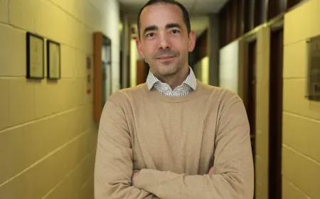 Professor George Barreto discusses his research on how hormones affect brain health and potential treatments.