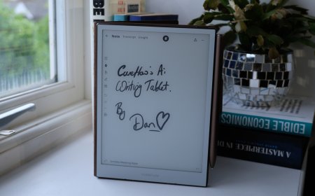 Cuneflow's e-paper writing tablet uses AI to record and transcribe meetings