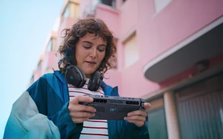 Acer Predator Atlas 8 handheld gaming device featuring Intel Arc G3 graphics architecture.