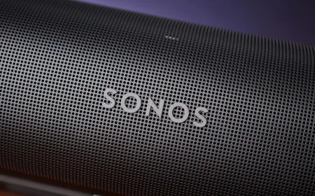 The Sonos app interface displays the toggle option to disable SonosNet mesh networking on iOS and Android devices.