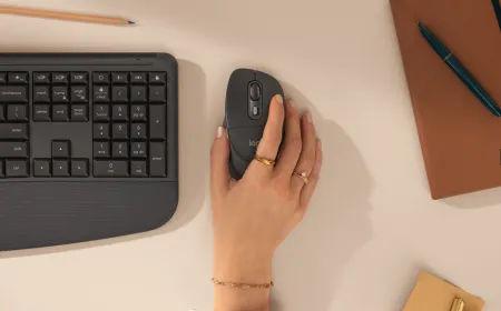 Logitech Signature Comfort Plus M850 L mouse and MK880 keyboard on a desk
