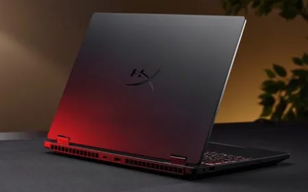 The HP Omen 15 gaming laptop features a fifteen-inch display and an RTX 5070 graphics processor.