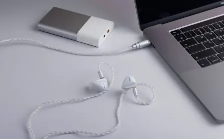 Activo Scoop wired in-ear monitor featuring five hybrid drivers and multi-port connectivity.