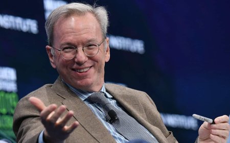 Gen Z Graduates Boo Former Google CEO Over AI Impact Speech