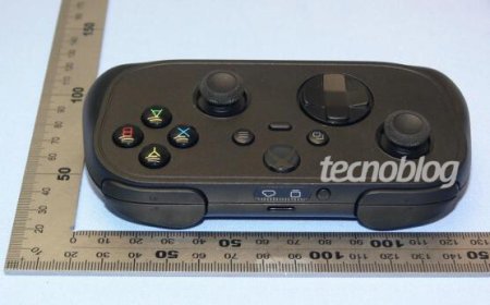 Microsoft's Leaked Compact Xbox Cloud Controller May Be Coming To Eat 8BitDo's Lunch