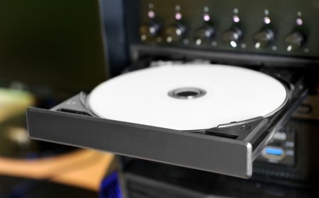 A modern Blu-ray drive extracts game data from legacy console discs using OmniDrive firmware.