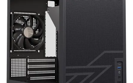 The EINAREX PM300 computer case exterior displays ventilation panels and a rigid chassis frame.