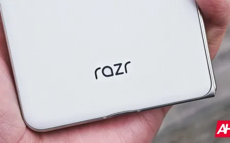 Background tracking of Amazon shopping activity on Motorola devices raises consumer privacy concerns.