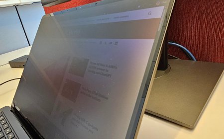Surface Laptop 8 displaying the built-in privacy mode with darkened edges and a speckled bright background.