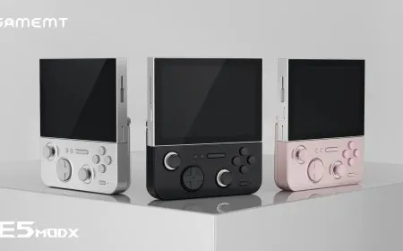 The GAMEMT E5 Modx handheld console features a detachable display and metal gamepad during testing.