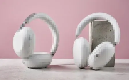 Premium wireless headphones feature slim earcups and refined finishes optimized for acoustic tuning and comfort.