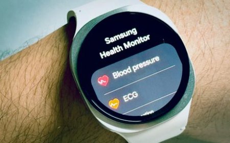 The Galaxy Watch interface displays artificial intelligence health analysis and long term wellness trends.