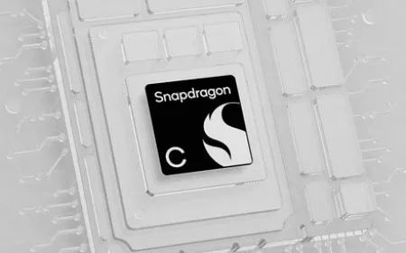 Budget laptop powered by the Qualcomm Snapdragon C platform.