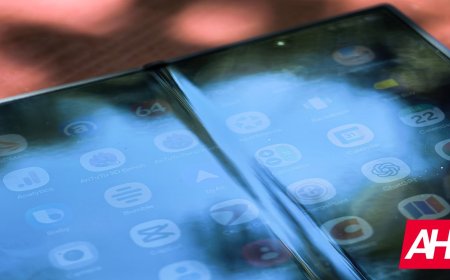 The Samsung Galaxy Z Fold 8 Ultra device is displayed alongside a standard foldable model.