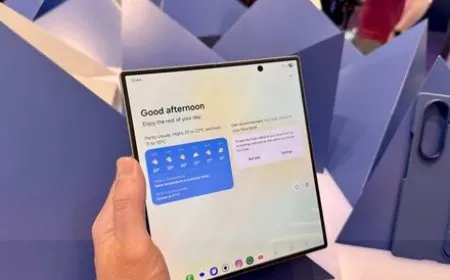 The Samsung Fold 8 schematic highlights structural refinements and hinge design.