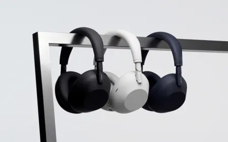 Sony WH-1000XM6 headphones are displayed in a standard product photograph.