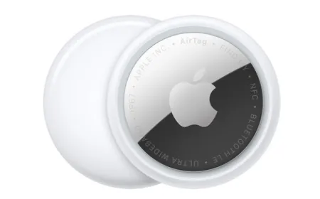 Second-generation Apple AirTag showing firmware update version 3.0.49 for improved tracking features