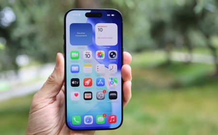 The iOS 27 interface displays expanded artificial intelligence tools and redesigned AirPods settings.