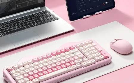 A Yunzii ISO keyboard displays European localized key layouts and standard key arrangement.